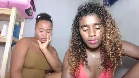 Snapshot of louane98 chatting on 02/05/26, 09:03 louane98 online show from 02/05/26, 09:03