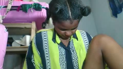 Snapshot of louane98 chatting on 02/17/26, 05:59 louane98 online show from 02/17/26, 05:59