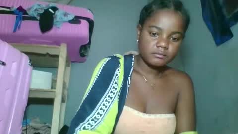 Snapshot of louane98 chatting on 02/21/26, 04:57 louane98 online show from 02/21/26, 04:57