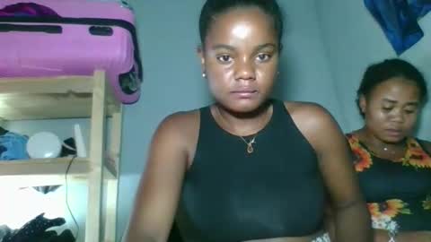 Snapshot of louane98 chatting on 02/22/26, 04:49 louane98 online show from 02/22/26, 04:49