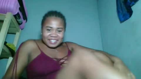 Snapshot of louane98 chatting on 02/27/26, 01:44 louane98 online show from 02/27/26, 01:44