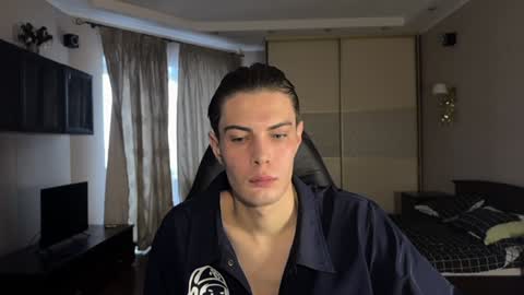 Snapshot of louis_preston chatting on 12/20/24, 04:53 Mark online show from 12/20/24, 04:53