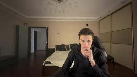 Snapshot of louis_preston chatting on 02/20/25, 10:48 Mark online show from 02/20/25, 10:48