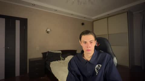 Snapshot of louis_preston chatting on 02/21/25, 11:54 Mark online show from 02/21/25, 11:54