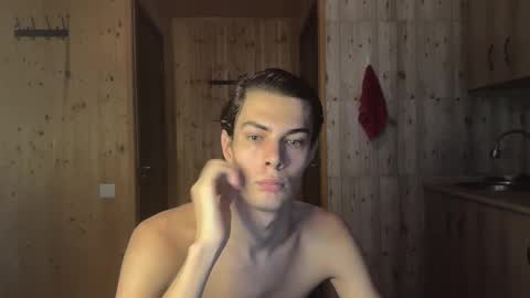 Snapshot of louis_preston chatting on 10/28/25, 04:27 Mark online show from 10/28/25, 04:27