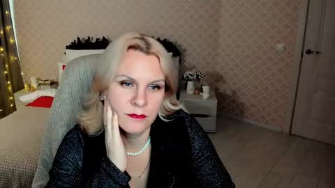 Snapshot of louisa_bay chatting on 01/15/25, 11:00 Louisa online show from 01/15/25, 11:00