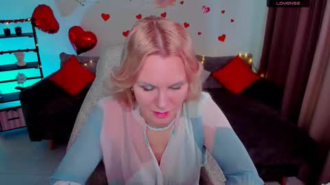 Snapshot of louisa_bay chatting on 02/11/25, 08:05 Louisa online show from 02/11/25, 08:05