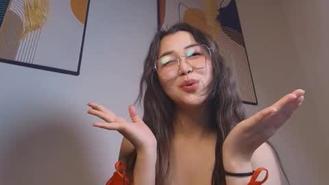 Snapshot of louisakim_ chatting on 05/27/26, 07:11 Kim online show from 05/27/26, 07:11