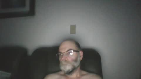 Snapshot of louism13 chatting on 11/30/25, 05:11 louism13 online show from 11/30/25, 05:11