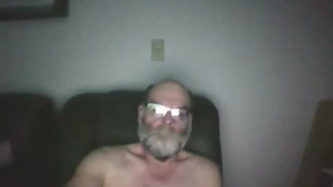 Snapshot of louism13 chatting on 12/17/25, 03:45 louism13 online show from 12/17/25, 03:45
