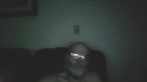 Snapshot of louism13 chatting on 12/23/25, 04:54 louism13 online show from 12/23/25, 04:54