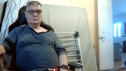 Snapshot of loumtl3 chatting on 06/19/26, 11:14 loumtl3 online show from 06/19/26, 11:14