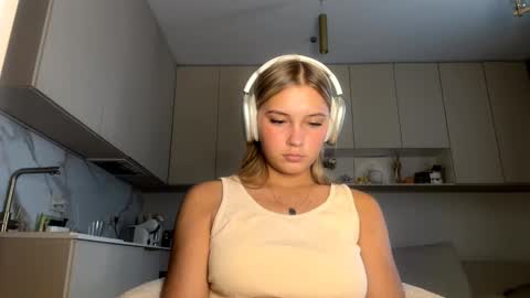 Snapshot of lourapimenta chatting on 02/21/26, 01:23 Eliza online show from 02/21/26, 01:23