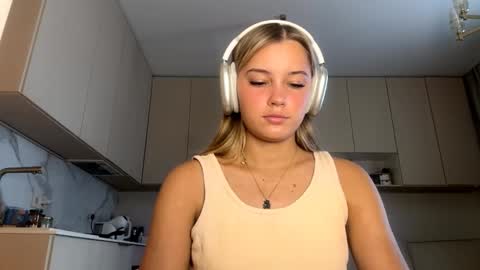 Snapshot of lourapimenta chatting on 02/23/26, 06:44 Eliza online show from 02/23/26, 06:44