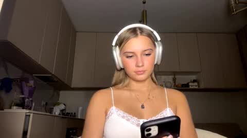 Snapshot of lourapimenta chatting on 03/03/26, 04:24 Eliza online show from 03/03/26, 04:24