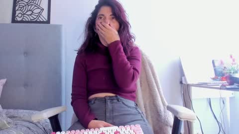 Snapshot of lourreinstounn chatting on 02/14/25, 08:05 Lourrein Stoun   Independiente online show from 02/14/25, 08:05