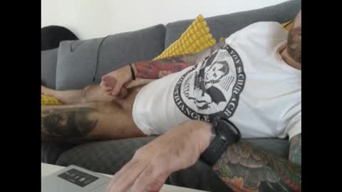 Snapshot of lovalova666 chatting on 09/21/25, 09:22 Guapito online show from 09/21/25, 09:22