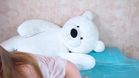 love bella  online show from 02/24/25, 07:22