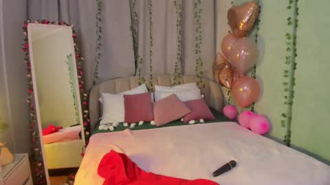 Lola online show from 02/22/25, 01:11