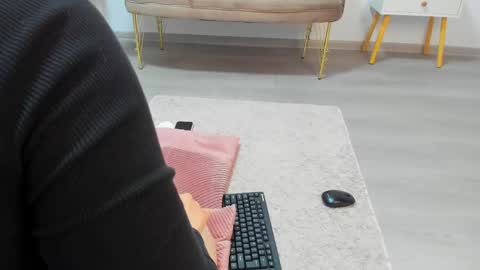 Snapshot of love_mexoxo chatting on 05/08/26, 05:35 Andreea online show from 05/08/26, 05:35
