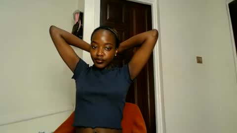 Snapshot of love_miah chatting on 06/30/26, 02:12 Miah online show from 06/30/26, 02:12