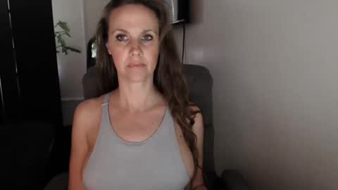 LoVe On  online show from 11/08/25, 09:57