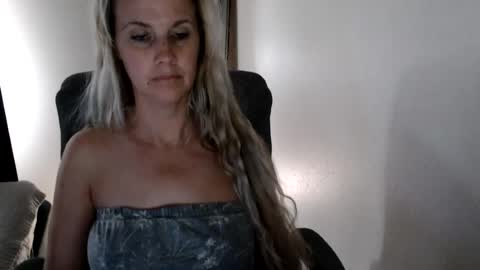 Snapshot of love_on_ chatting on 07/06/26, 03:14 LoVe On online show from 07/06/26, 03:14
