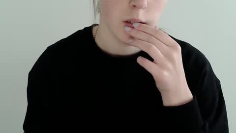 Snapshot of love_vivian chatting on 11/04/25, 10:25 Vivian online show from 11/04/25, 10:25