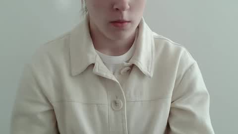 Vivian online show from 11/18/25, 11:47