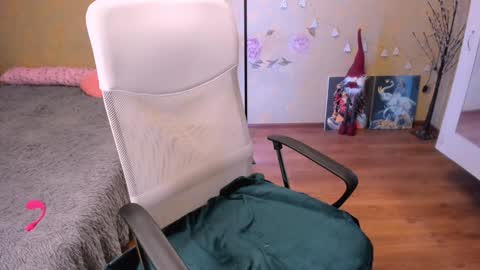 cat-girl online show from 01/15/25, 04:21