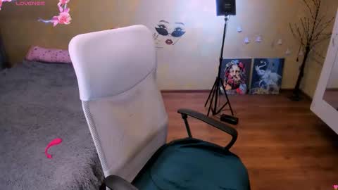 cat-girl online show from 09/26/25, 06:39