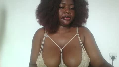 Snapshot of lovecumsluttie chatting on 09/28/25, 11:15 mila online show from 09/28/25, 11:15