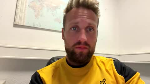 lovefuesse online show from 09/22/25, 07:43