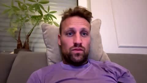 lovefuesse online show from 10/27/25, 08:02