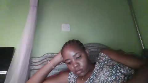 Snapshot of lovegal335 chatting on 12/15/25, 05:01 lovegal335 online show from 12/15/25, 05:01