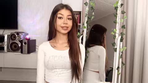 Snapshot of lovekellan chatting on 02/20/26, 11:22 Flora online show from 02/20/26, 11:22