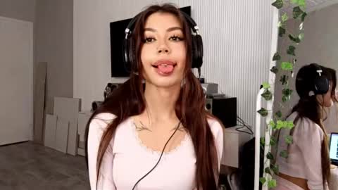 Snapshot of lovekellan chatting on 03/04/26, 11:16 Flora online show from 03/04/26, 11:16