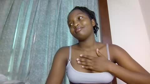 lovelbrownie online show from 10/25/25, 10:56