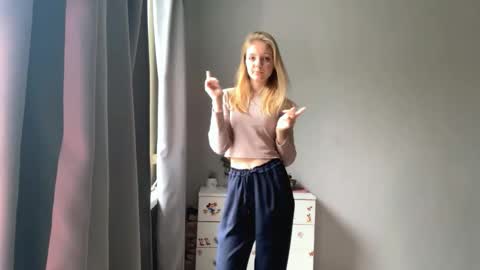 Snapshot of lovelladeboer chatting on 10/15/25, 06:35 Ella online show from 10/15/25, 06:35