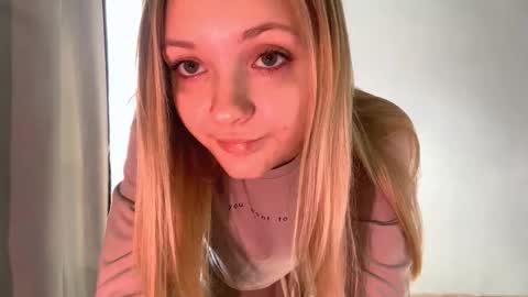 Snapshot of lovelladeboer chatting on 10/16/25, 06:03 Ella online show from 10/16/25, 06:03