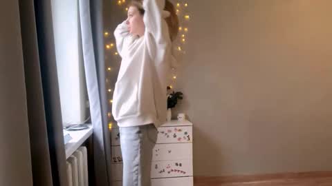 Ella online show from 12/22/25, 06:21