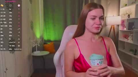 Snapshot of lovellalipss chatting on 07/22/26, 11:35 Laura online show from 07/22/26, 11:35