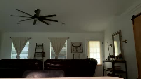 Love online show from 09/19/25, 11:05