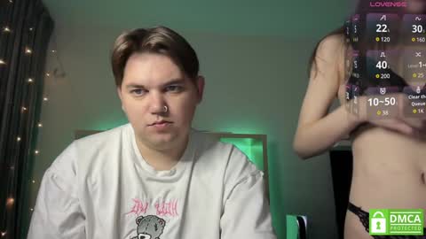 Snapshot of lovelly_mooncouple chatting on 01/26/25, 06:49 Mileena and Oliver online show from 01/26/25, 06:49