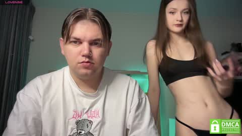 Snapshot of lovelly_mooncouple chatting on 01/27/25, 09:13 Mileena and Oliver online show from 01/27/25, 09:13