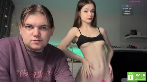 Snapshot of lovelly_mooncouple chatting on 02/01/25, 09:43 Mileena and Oliver online show from 02/01/25, 09:43