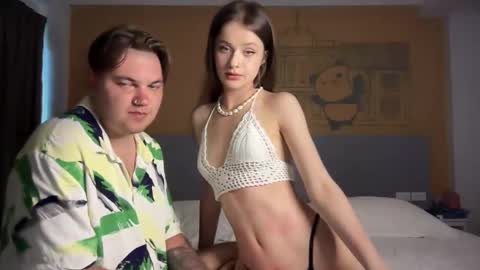 Snapshot of lovelly_mooncouple chatting on 03/03/25, 09:44 Mileena and Oliver online show from 03/03/25, 09:44