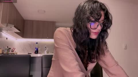 Allyson 3 online show from 11/19/25, 10:54