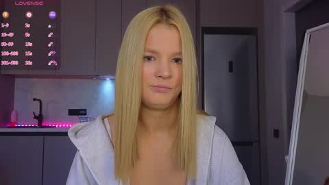 Snapshot of lovely_babyy chatting on 05/11/26, 04:18 Jenny online show from 05/11/26, 04:18