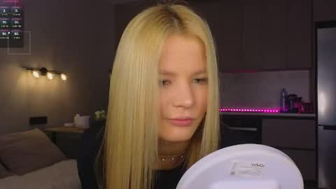 Snapshot of lovely_babyy chatting on 05/13/26, 01:58 Jenny online show from 05/13/26, 01:58